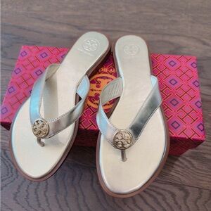 NEW Tory Burch Benton Spark Gold Leather Thong Sandals Size 6